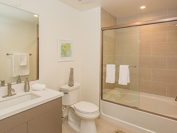 4th image of 11269 Camarillo St #204