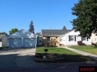 111 3rd St SW, Madelia, MN 56062