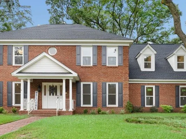 1609 Oak Forest Ct, Mobile, AL 36609