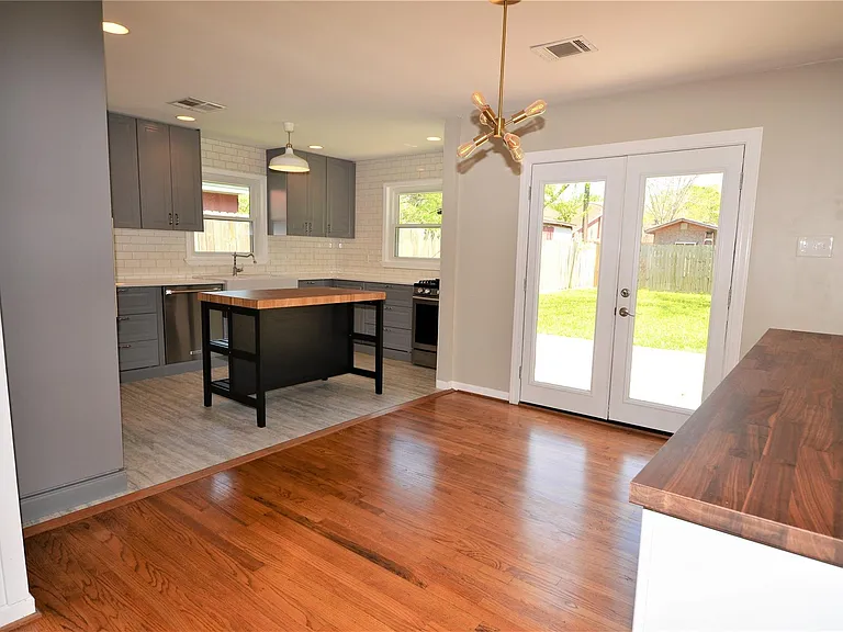 1906 Coulcrest Dr — Photo 9