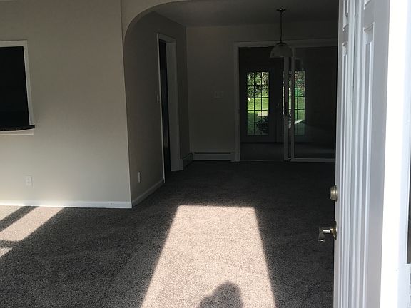 4th image of 21 Hillcrest Dr