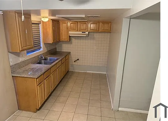 936 W 48th St #1 — Photo 10