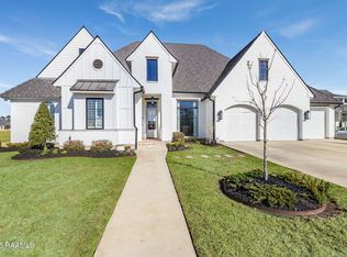 105 Trailing Oaks Dr, Youngsville, LA 70592