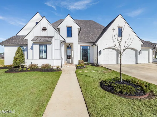105 Trailing Oaks Dr, Youngsville, LA 70592