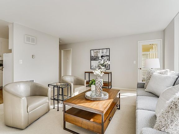 4th image of 1614 Hudson St APT 202