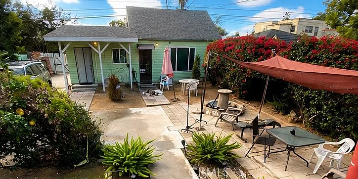2711 S La Salle Ave — Photo 1