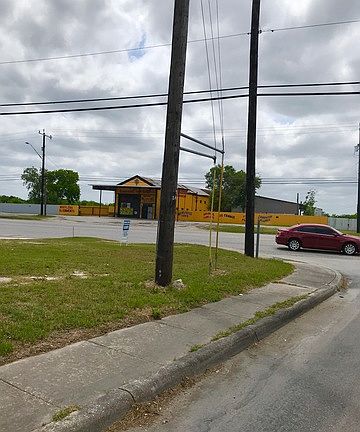 5th image of 9902 Roosevelt Ave