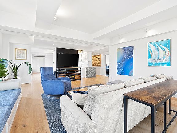 4th image of 300 W 23rd St #19JKM