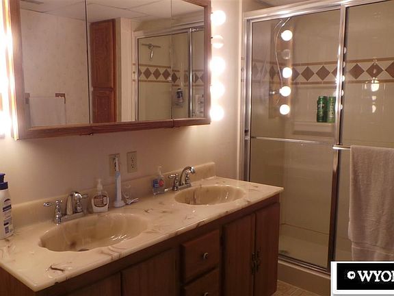 3rd image of 1290 E Teton Blvd
