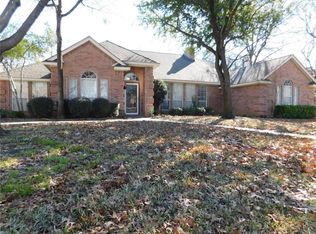 8716 Racquet Club Dr, Fort Worth, TX 76120