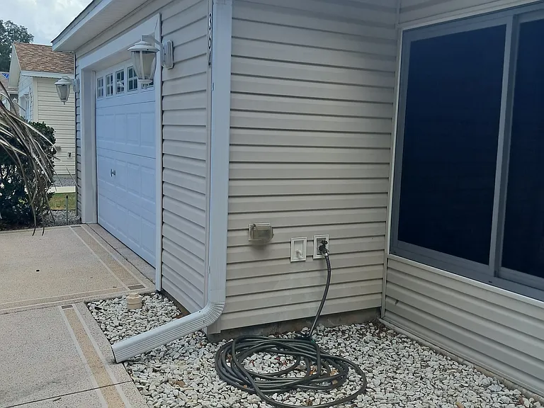 364 Katherine Pl — Photo 2