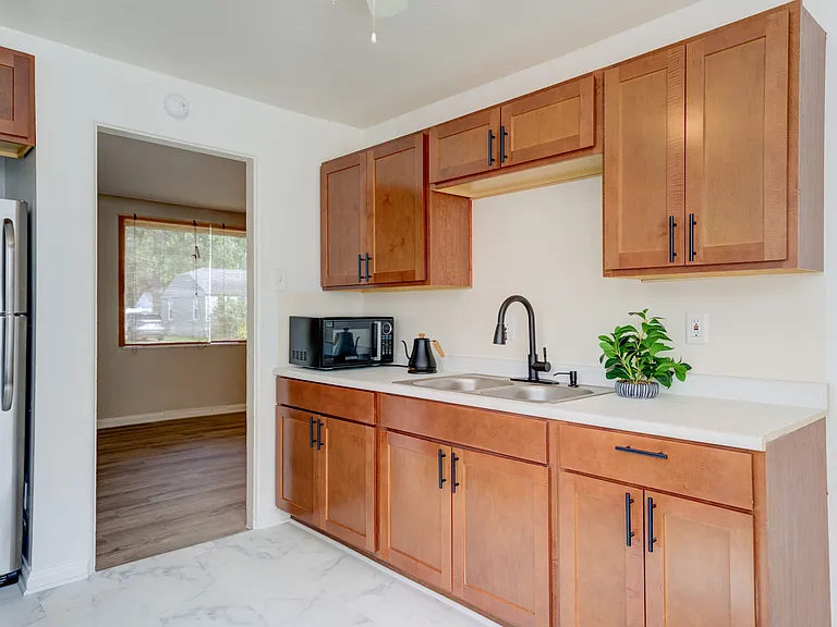2411 Harris St — Photo 12