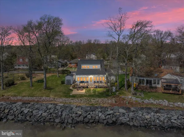 5229 Al Jones Dr, Shady Side, MD 20764