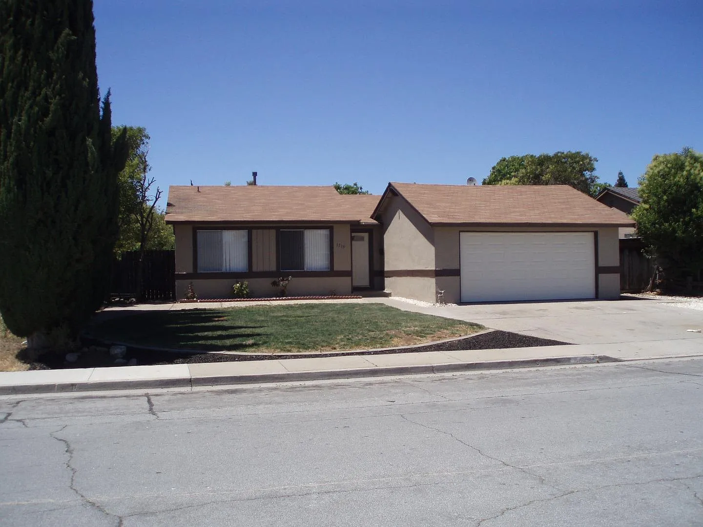 1515 Jasmine Way photo 1