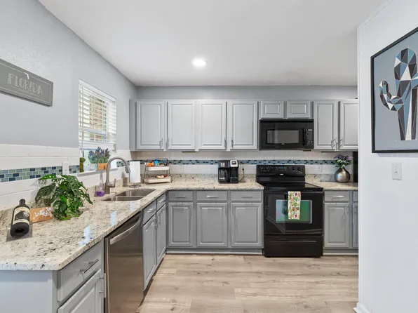 40 11th St #K85, Shalimar, FL 32579