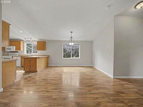 5th image of 28380 SE Spring St