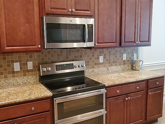 4th image of 3264 Grafton Dr