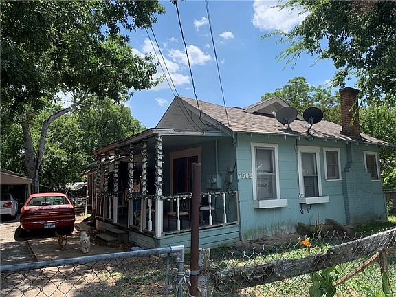 3rd image of 7502 Lovett Ave