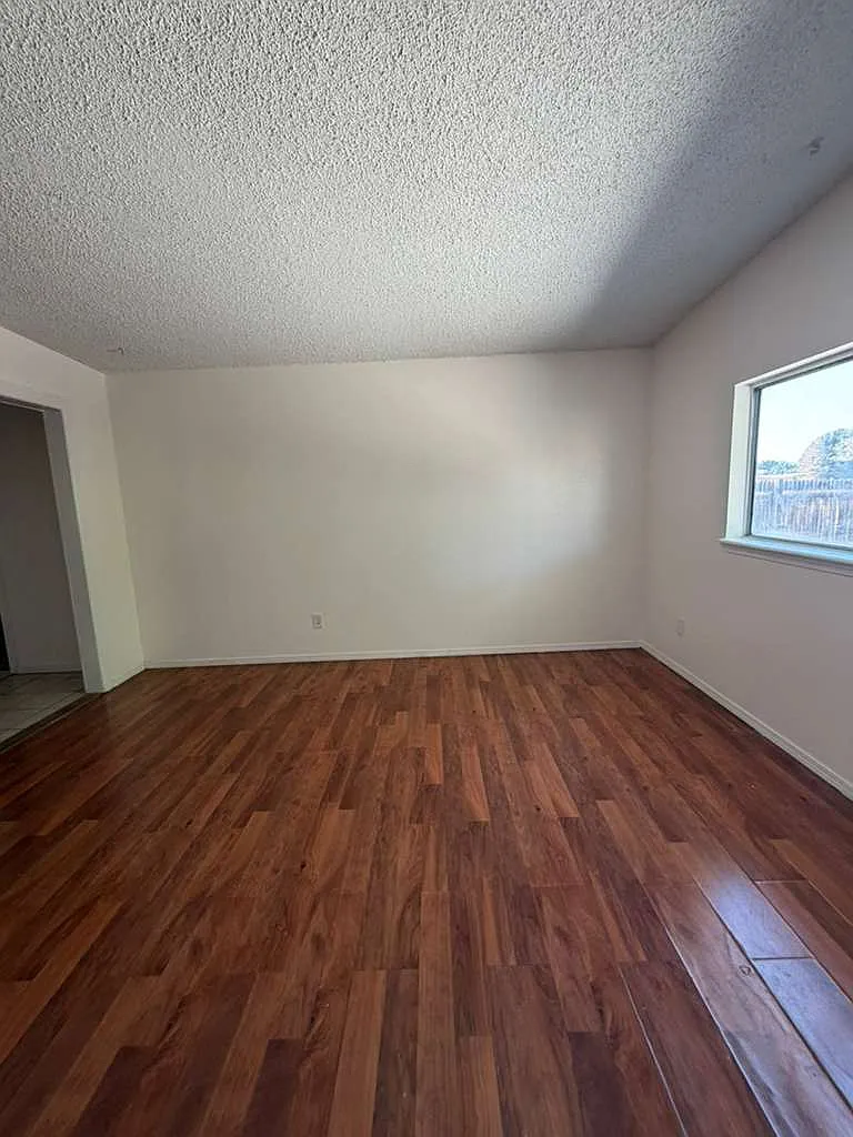 Building Photo - 12708 Cloudview Ave NE #5