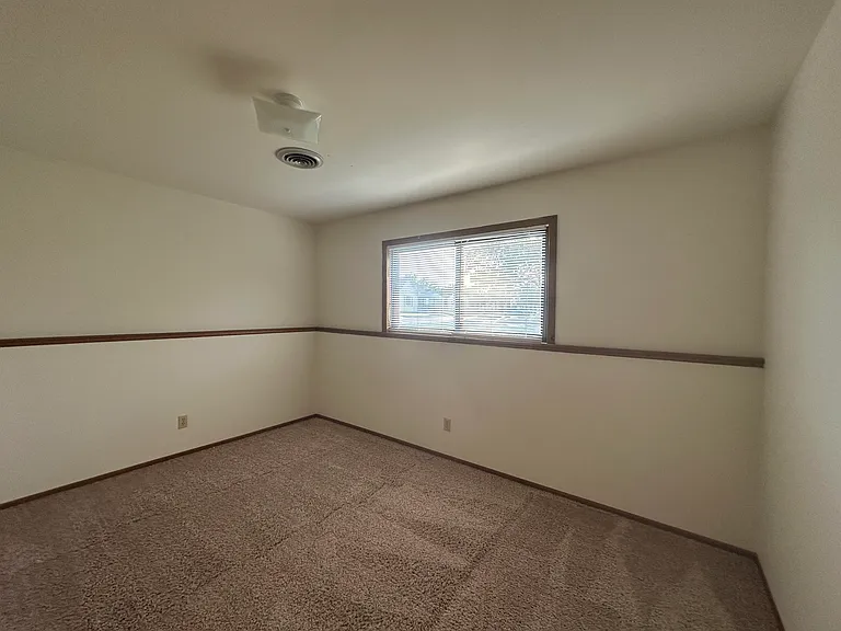 1404 Hubbard St — Photo 9