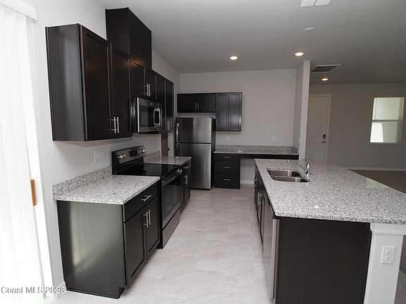 3rd image of 743 Andrew St SE