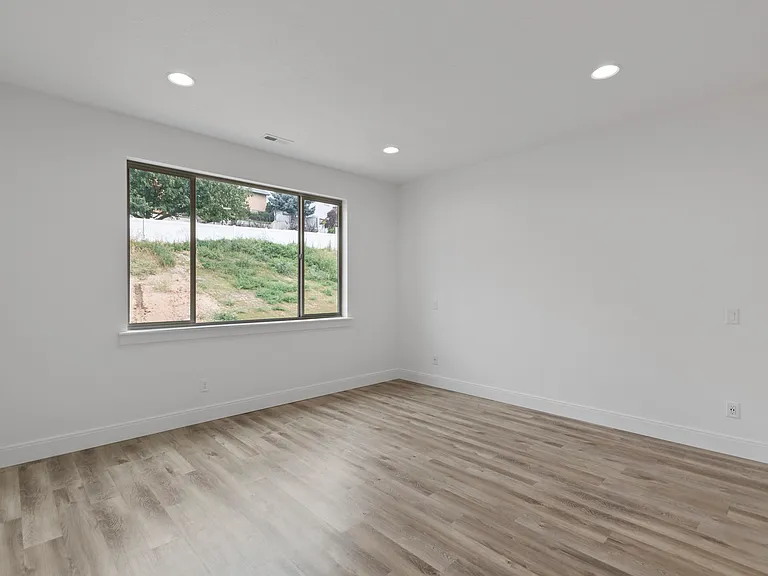 16501 N Columbus Dr — Photo 25