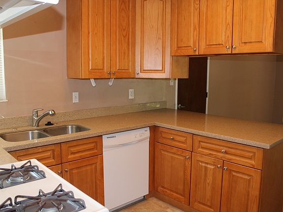 4th image of 551 Calero Ave