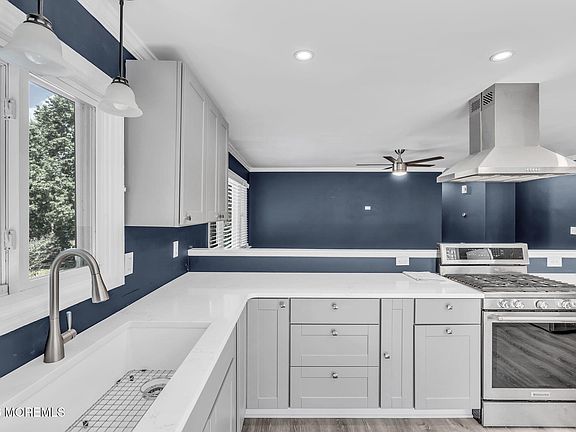 4th image of 779 Lexington Drive