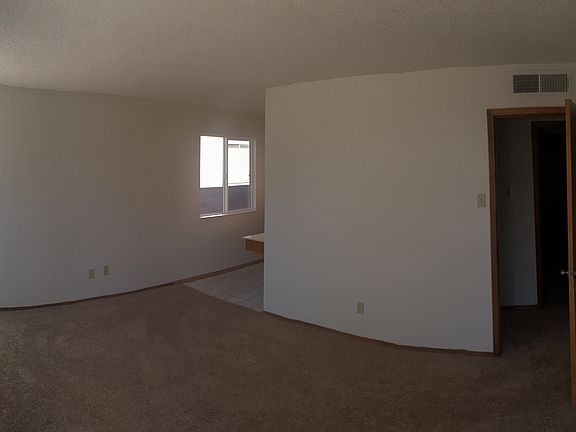 4th image of 5433 Hayes Dr NW
