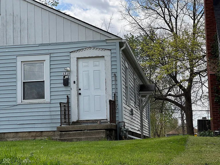 1719 Johnson Ave — Photo 2