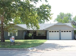 4004 NW Meadowbrook Dr, Lawton, OK 73505