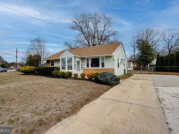 2nd image of 32 S Rose Ln