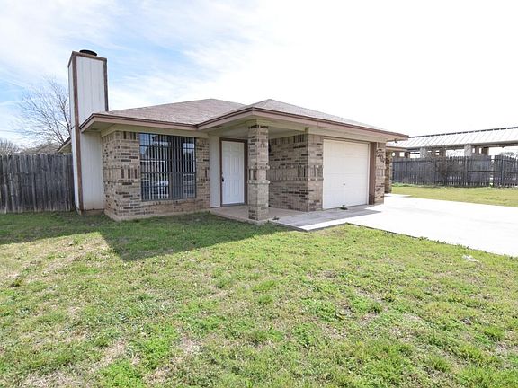 2nd image of 1702 Copperfield Cir #A