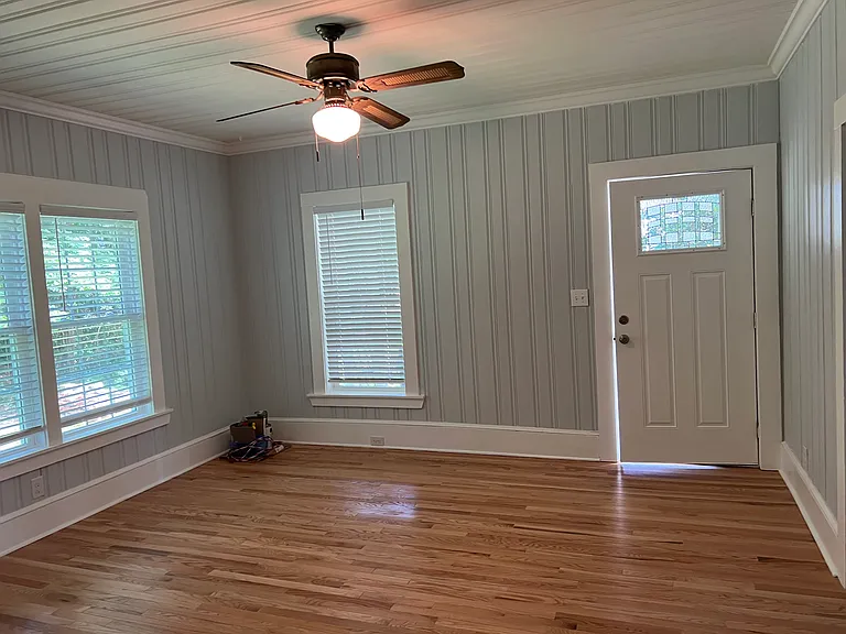1112 Wilson Ln — Photo 5