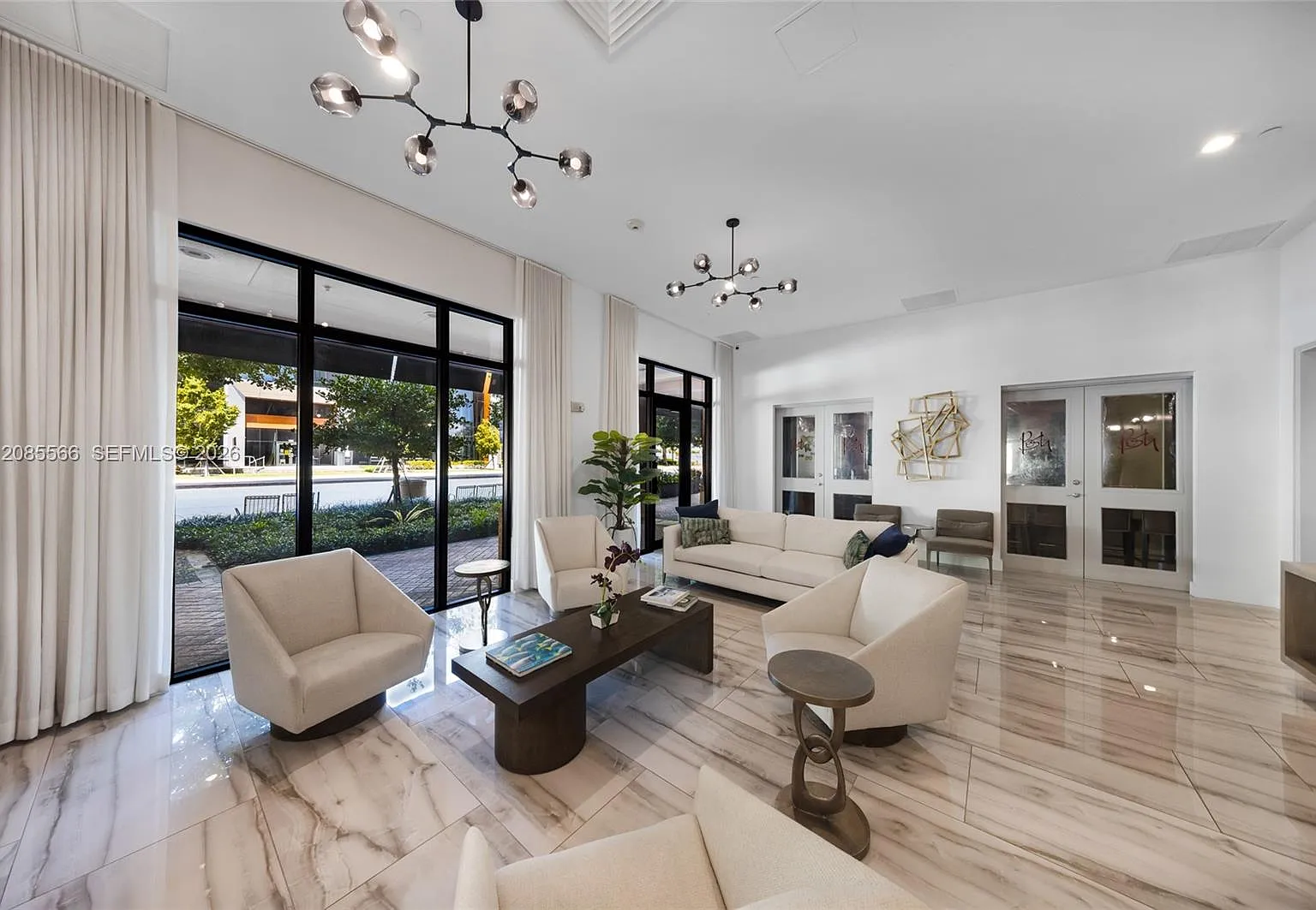 Waverly At Las Olas Condo — Photo 2