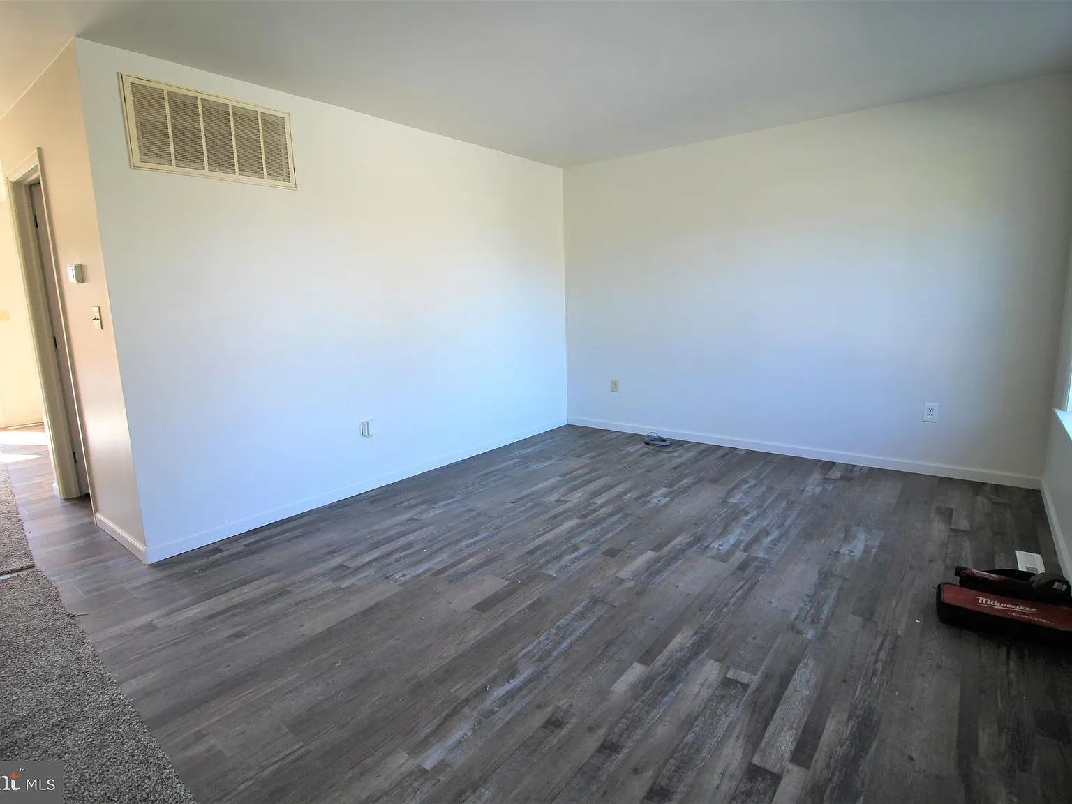 3 bed, 1.5 bath, 1300 sqft, $1,850 — Photo 3