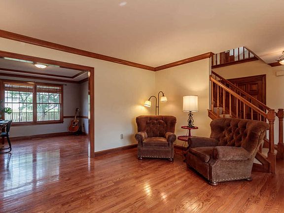 5th image of 322 Hastings Ct