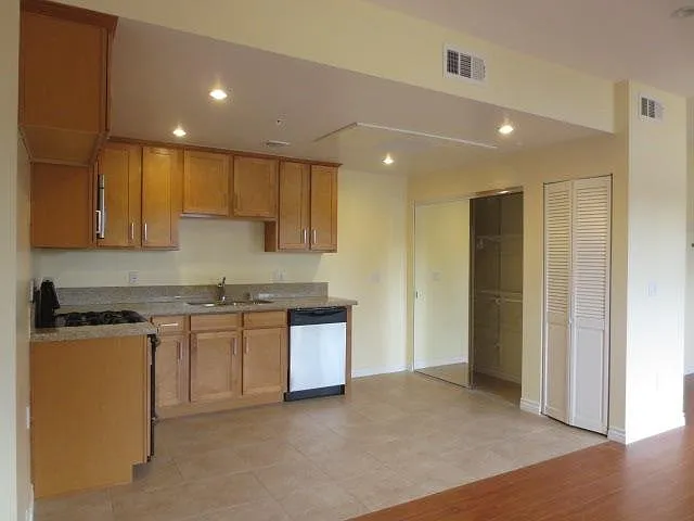 14826 Vanowen St #102 — Photo 20