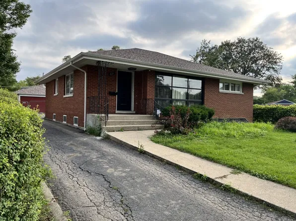 221 E Division St, Villa Park, IL 60181