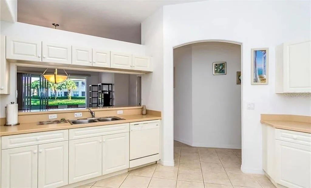 2 bed, 2.0 bath, 1410 sqft, $2,200 — Photo 2