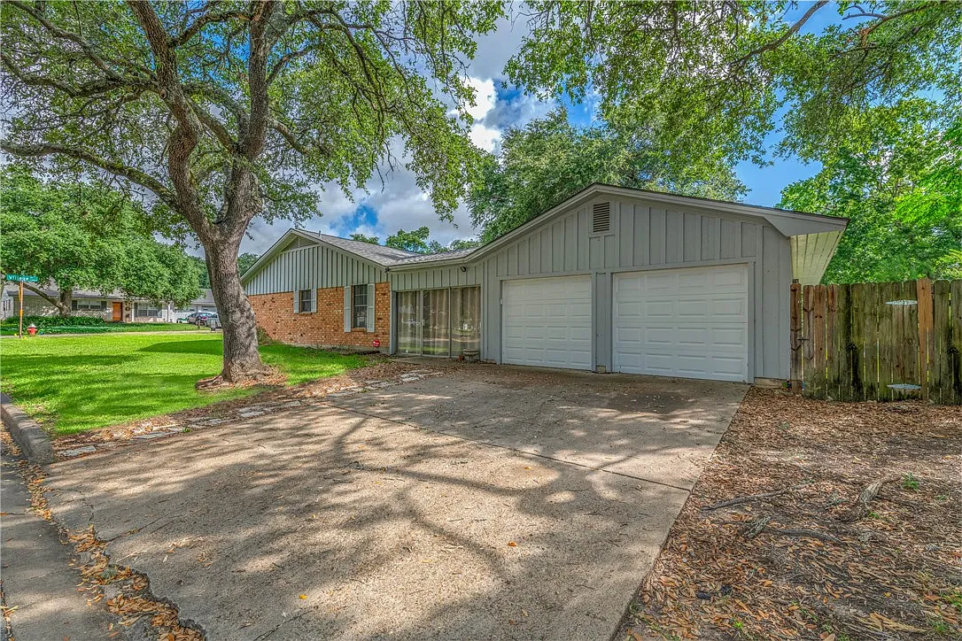 4 bed, 1971 sqft, $1,950 — Photo 4