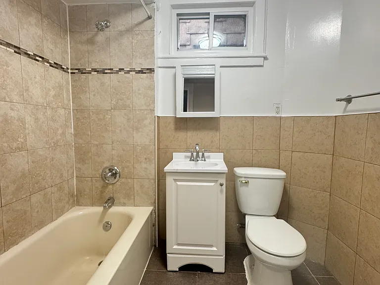 49 Caroline Ave #3 — Photo 6