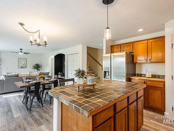 3rd image of 17362 N Midsummers Ln