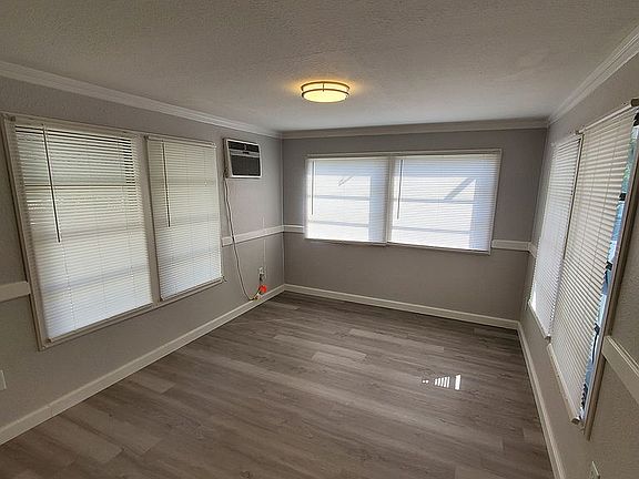 4th image of 1250 Lakeview Dr #37