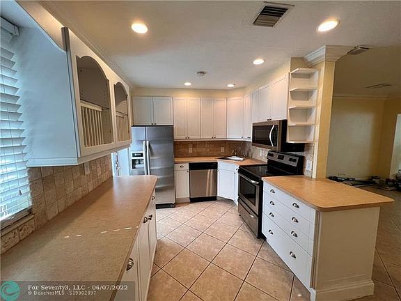 2nd image of 1641 NE 5th Ct