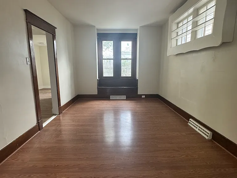 1037 Vance Ave — Photo 9