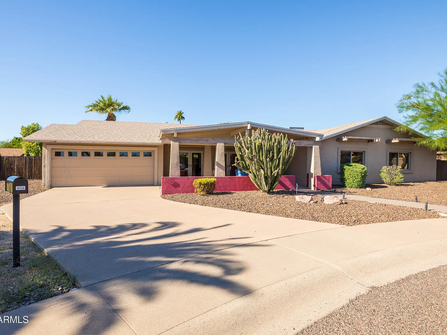 3 bed, 2.0 bath, 2351 sqft, $3,400 — Photo 3