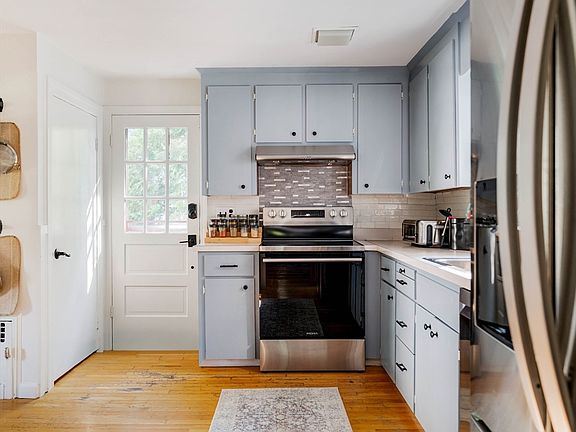 4th image of 26 Elmwood Ave