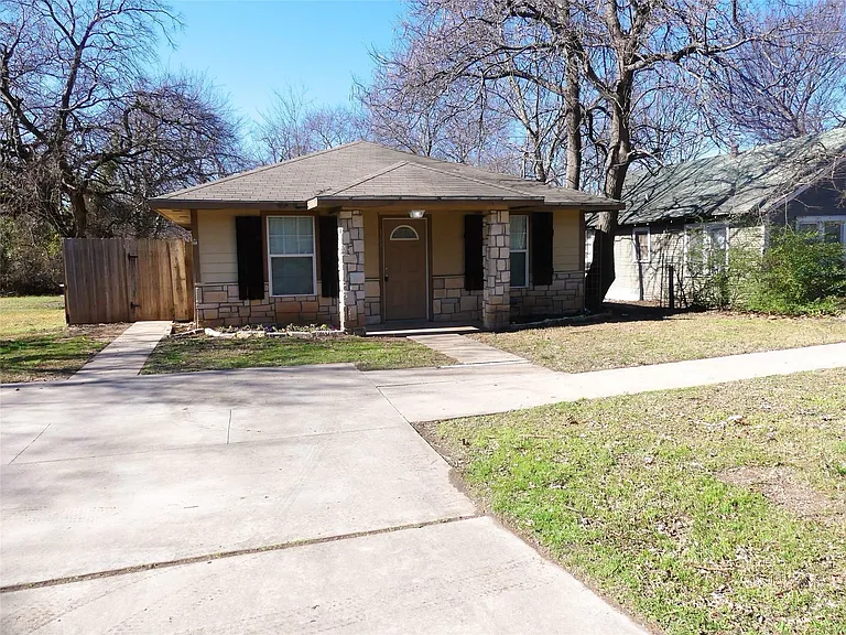 108 S Cleveland Ave — Photo 1