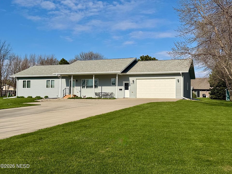 1st image of 208 Aspen Dr